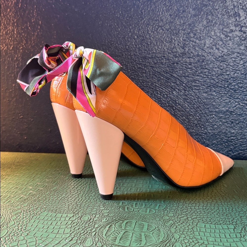Pucci orange croc pumps with pink cap-toe and pink cone heel w/ Pucci scarf bow - Picture 4 of 6